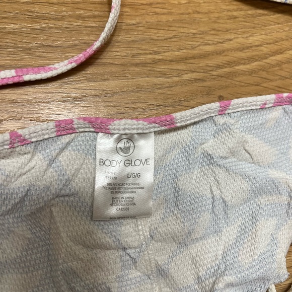 Body Glove Bikini. Top size E bottom size L - Picture 3 of 9